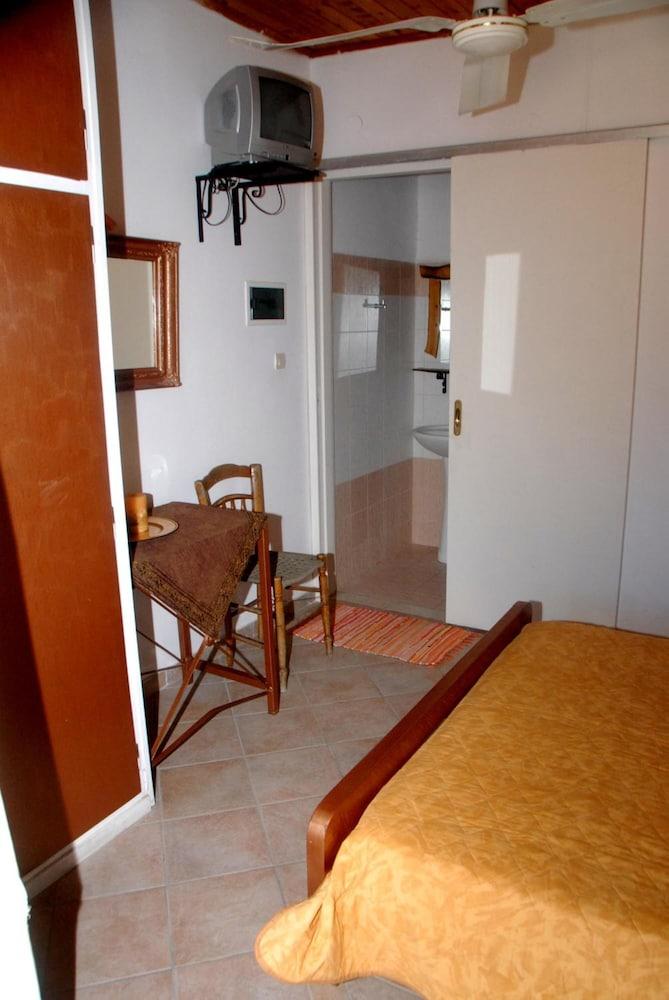 Pansion Limni Apartment Keri Exterior photo